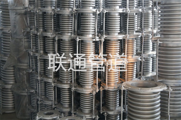 供热管网补偿器图片